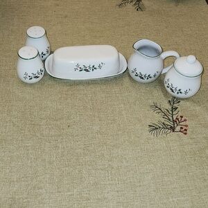 Holiday Royal Seasons Kitchen Ceramic Table Top Accessories